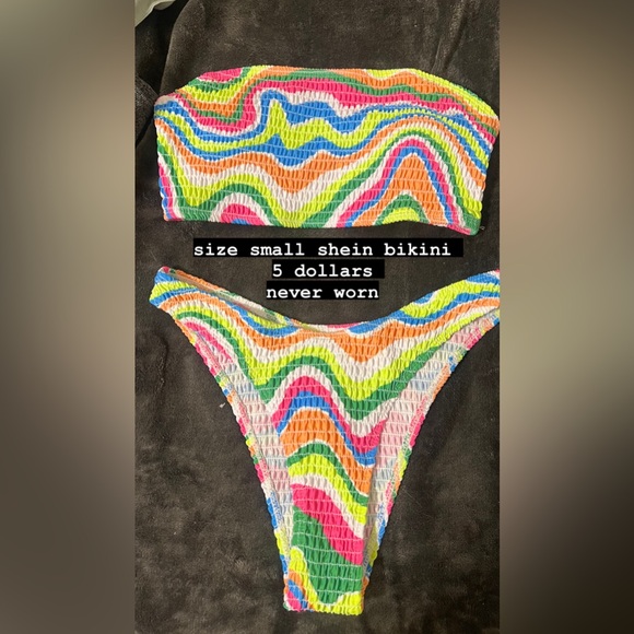 Bikini - Picture 1 of 1